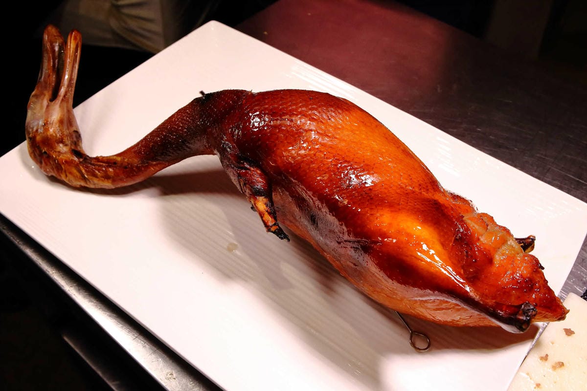 【食。台中】印月創意東方宴〜1鴨3吃新潮吃法！桌邊片鴨秀，皮脆肉嫩噴汁，創意美味，特色料理，來台中絕不能錯過的美食！