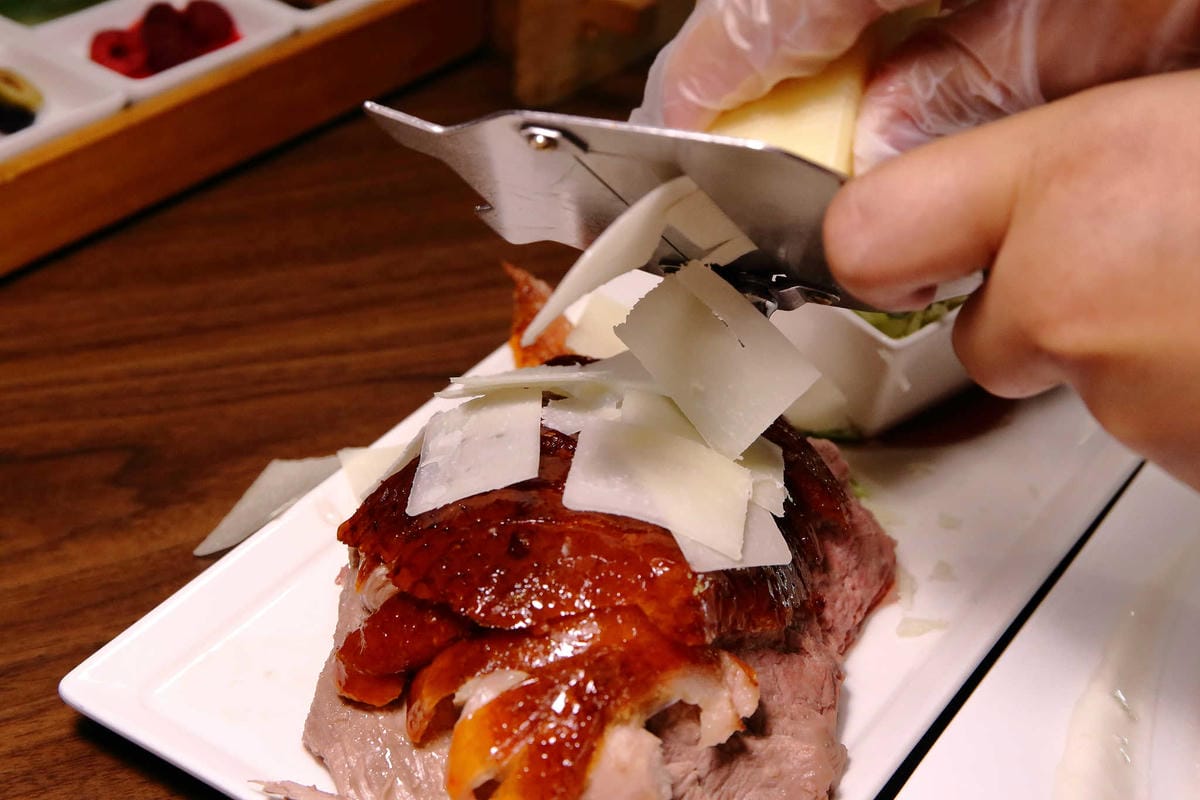 【食。台中】印月創意東方宴〜1鴨3吃新潮吃法！桌邊片鴨秀，皮脆肉嫩噴汁，創意美味，特色料理，來台中絕不能錯過的美食！