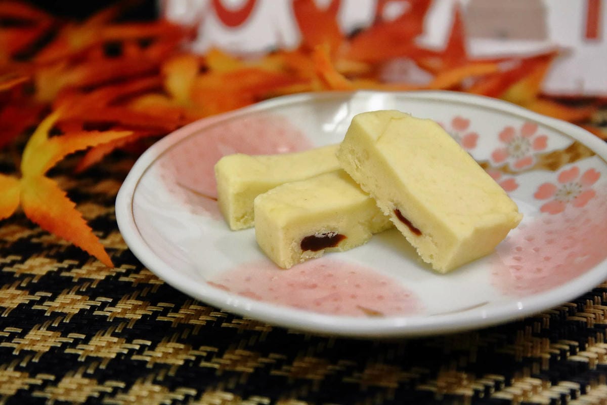 【台北伴手禮】港記酥皇•蓬萊摩沙〜20年口碑的伴手禮及團購甜點，中秋送禮自用兩相宜，翡翠綠豆糕每年賣出100萬顆，熱銷明星商品No.1！