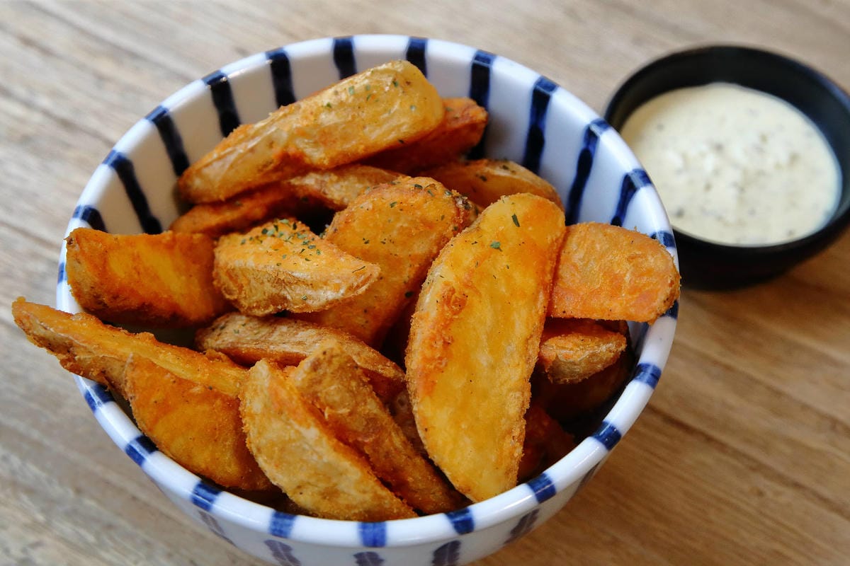 【食。宜蘭】好2食堂〜IG新打卡熱門點。熱炒店+網美店宜蘭必吃美食！沒有訂位吃不到的好味道！(寵物友善餐廳)