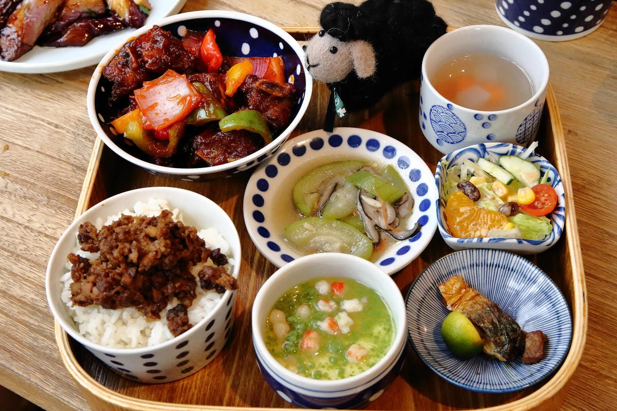 【食。宜蘭】好2食堂〜IG新打卡熱門點。熱炒店+網美店宜蘭必吃美食！沒有訂位吃不到的好味道！(寵物友善餐廳)