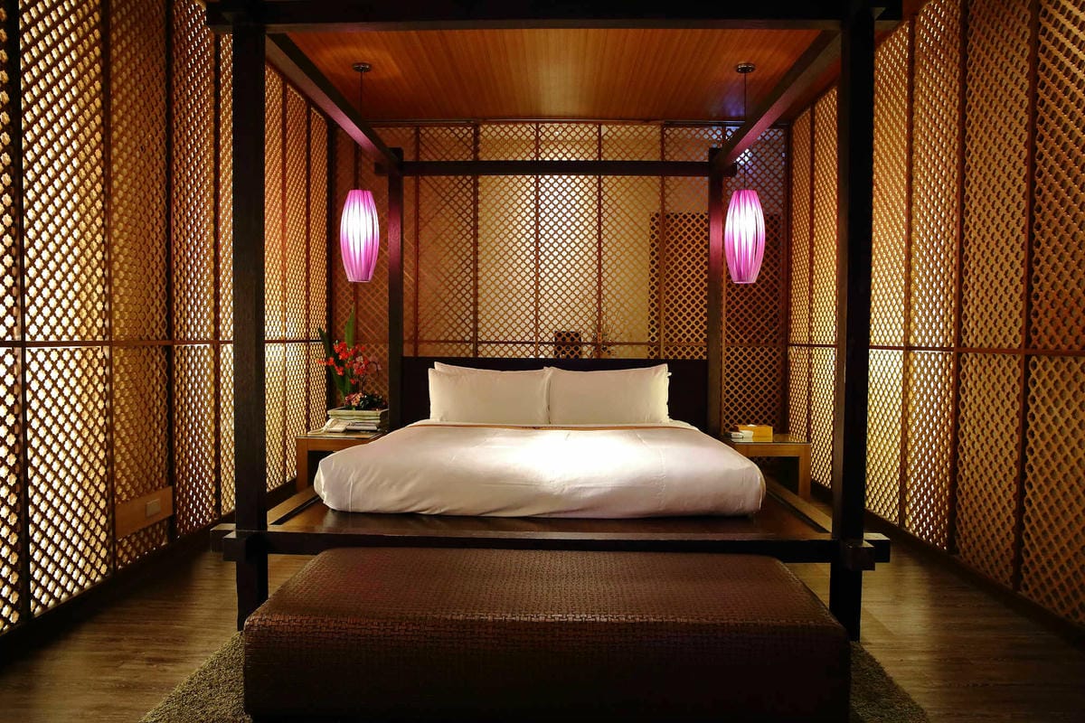 【宿。台中】天月人文休閒汽車旅館〜台中寵物友善住宿。主題汽車旅館，泳池、KTV、大按摩浴缸，約會辦趴推薦！