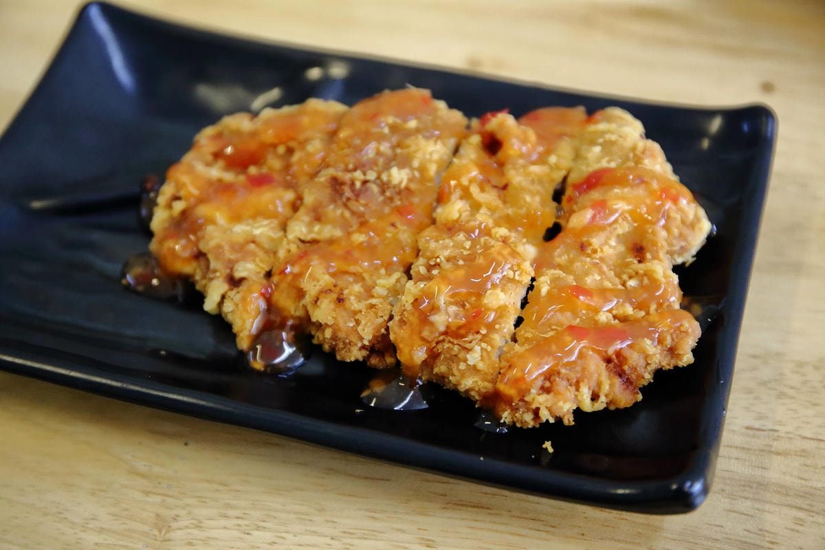 【食。龜山】揹潶鍋日式拉麵-龜山文化店〜小資族平價拉麵定食推薦!超濃郁豚骨湯頭,完全欲罷不能!(已歇業)