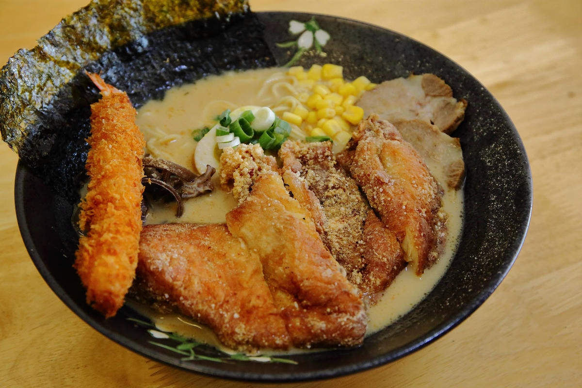 【食。龜山】揹潶鍋日式拉麵-龜山文化店〜小資族平價拉麵定食推薦!超濃郁豚骨湯頭,完全欲罷不能!(已歇業)