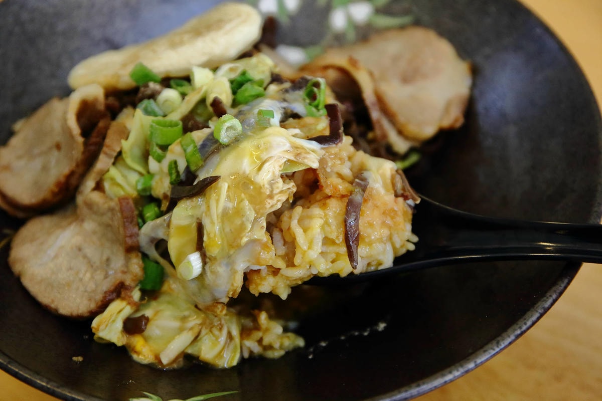 【食。龜山】揹潶鍋日式拉麵-龜山文化店〜小資族平價拉麵定食推薦!超濃郁豚骨湯頭,完全欲罷不能!(已歇業)