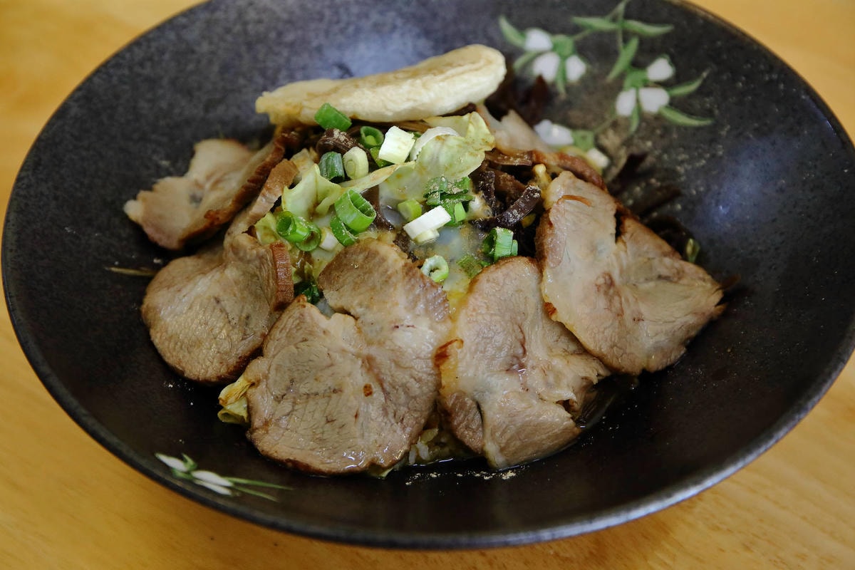 【食。龜山】揹潶鍋日式拉麵-龜山文化店〜小資族平價拉麵定食推薦!超濃郁豚骨湯頭,完全欲罷不能!(已歇業)