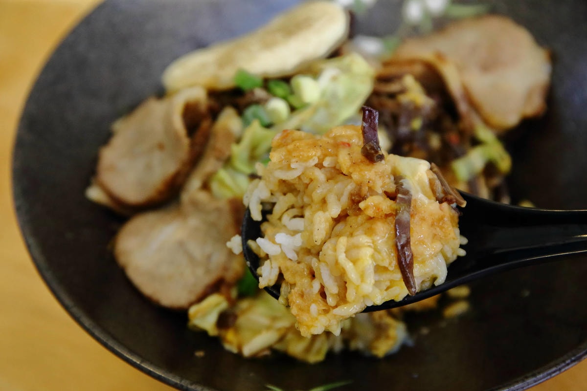 【食。龜山】揹潶鍋日式拉麵-龜山文化店〜小資族平價拉麵定食推薦!超濃郁豚骨湯頭,完全欲罷不能!(已歇業)