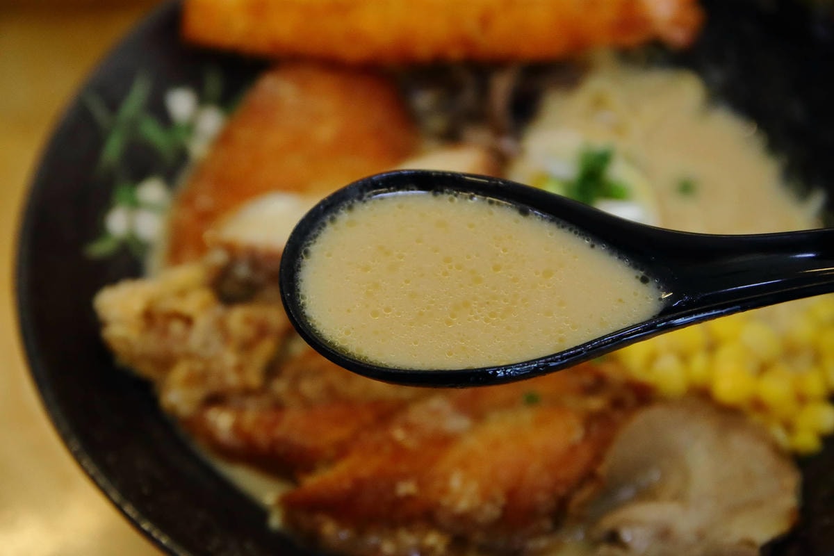 【食。龜山】揹潶鍋日式拉麵-龜山文化店〜小資族平價拉麵定食推薦!超濃郁豚骨湯頭,完全欲罷不能!(已歇業)