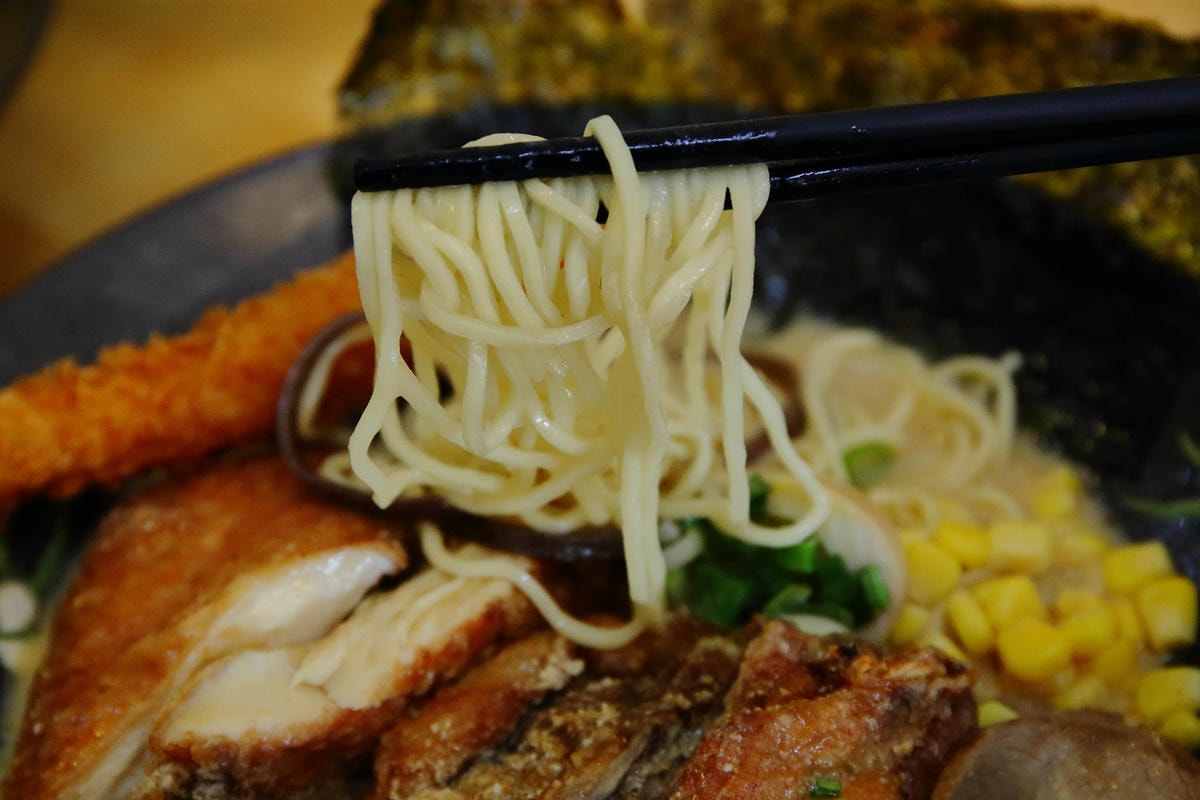 【食。龜山】揹潶鍋日式拉麵-龜山文化店〜小資族平價拉麵定食推薦!超濃郁豚骨湯頭,完全欲罷不能!(已歇業)