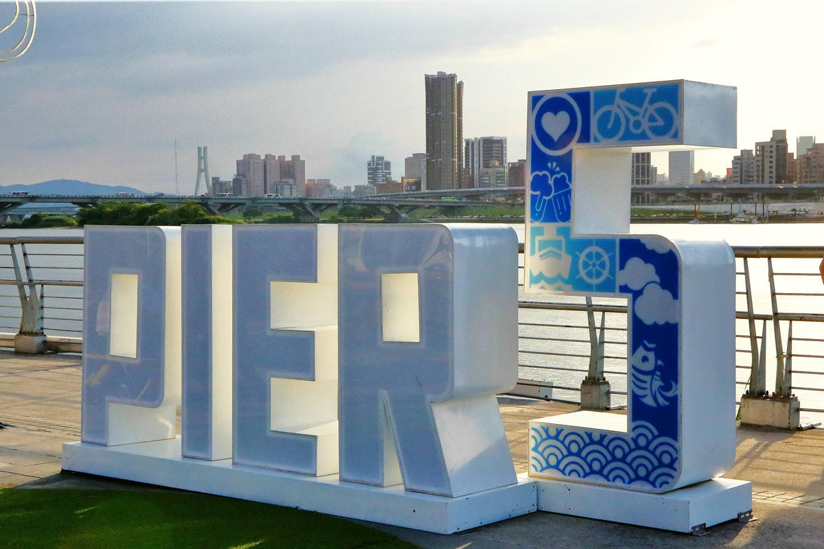 【食。台北】百齡罈BHouse〜大稻埕「pier5貨櫃市集」打卡熱門新景點!全台最高顏值酒吧,在北台灣最美河岸,美酒、美景環繞享受完美的一夜