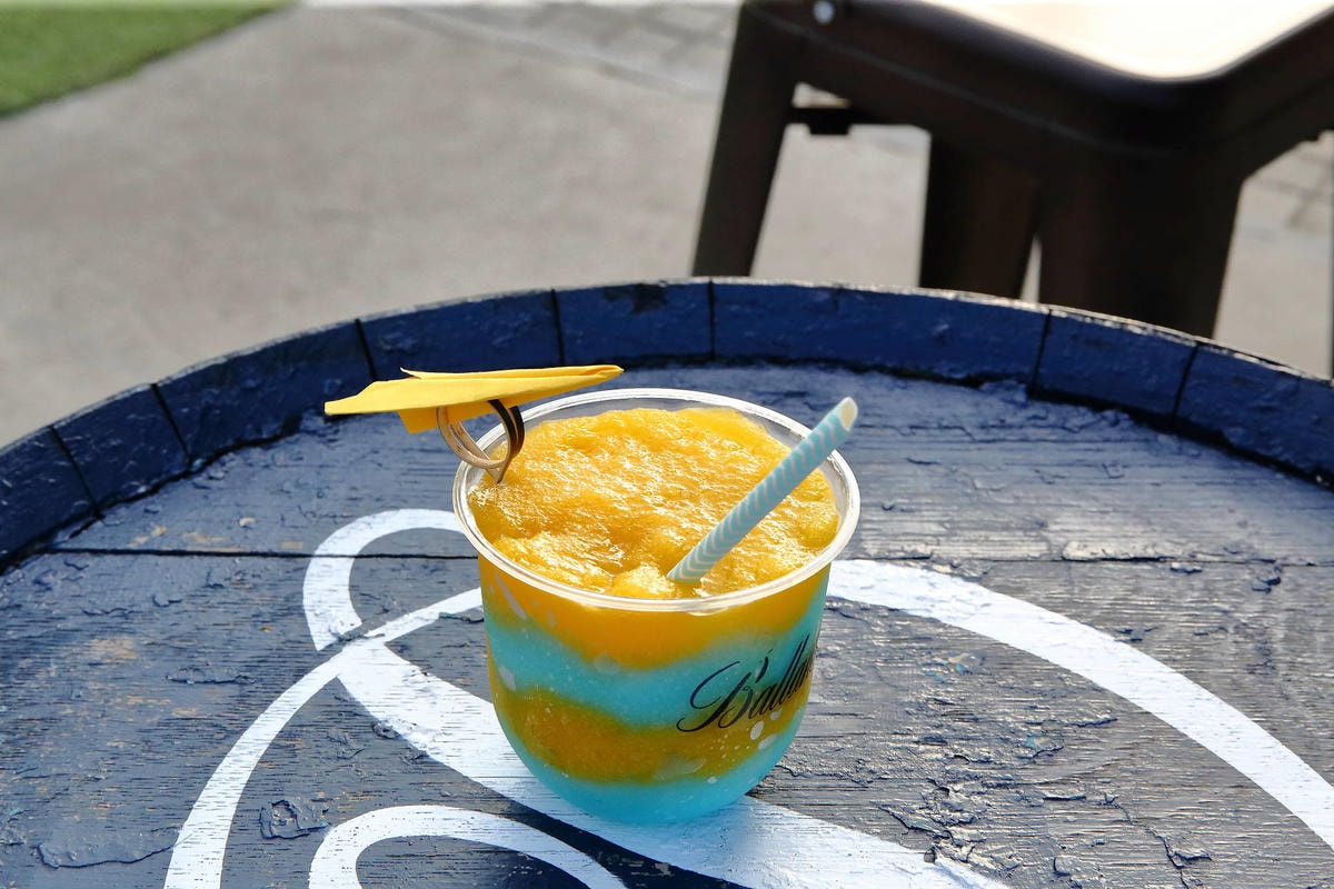 【食。台北】百齡罈BHouse〜大稻埕「pier5貨櫃市集」打卡熱門新景點!全台最高顏值酒吧,在北台灣最美河岸,美酒、美景環繞享受完美的一夜