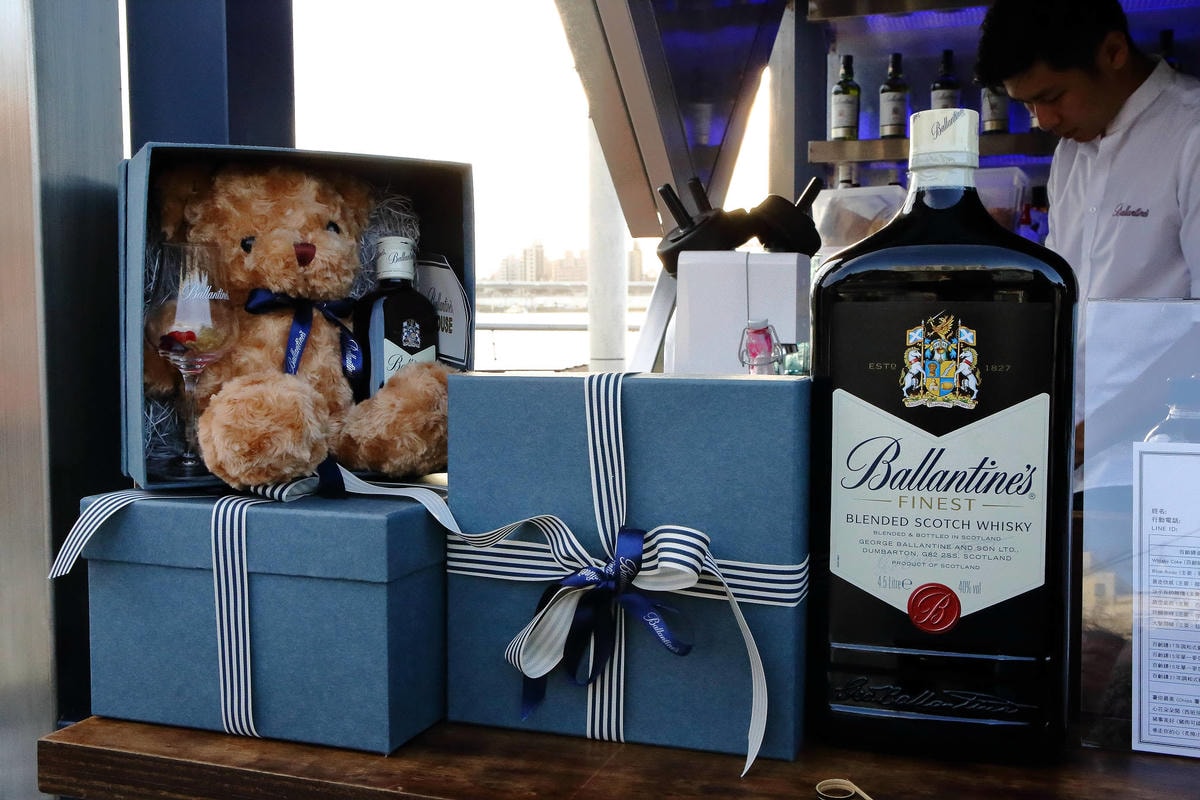 【食。台北】百齡罈BHouse〜大稻埕「pier5貨櫃市集」打卡熱門新景點!全台最高顏值酒吧,在北台灣最美河岸,美酒、美景環繞享受完美的一夜