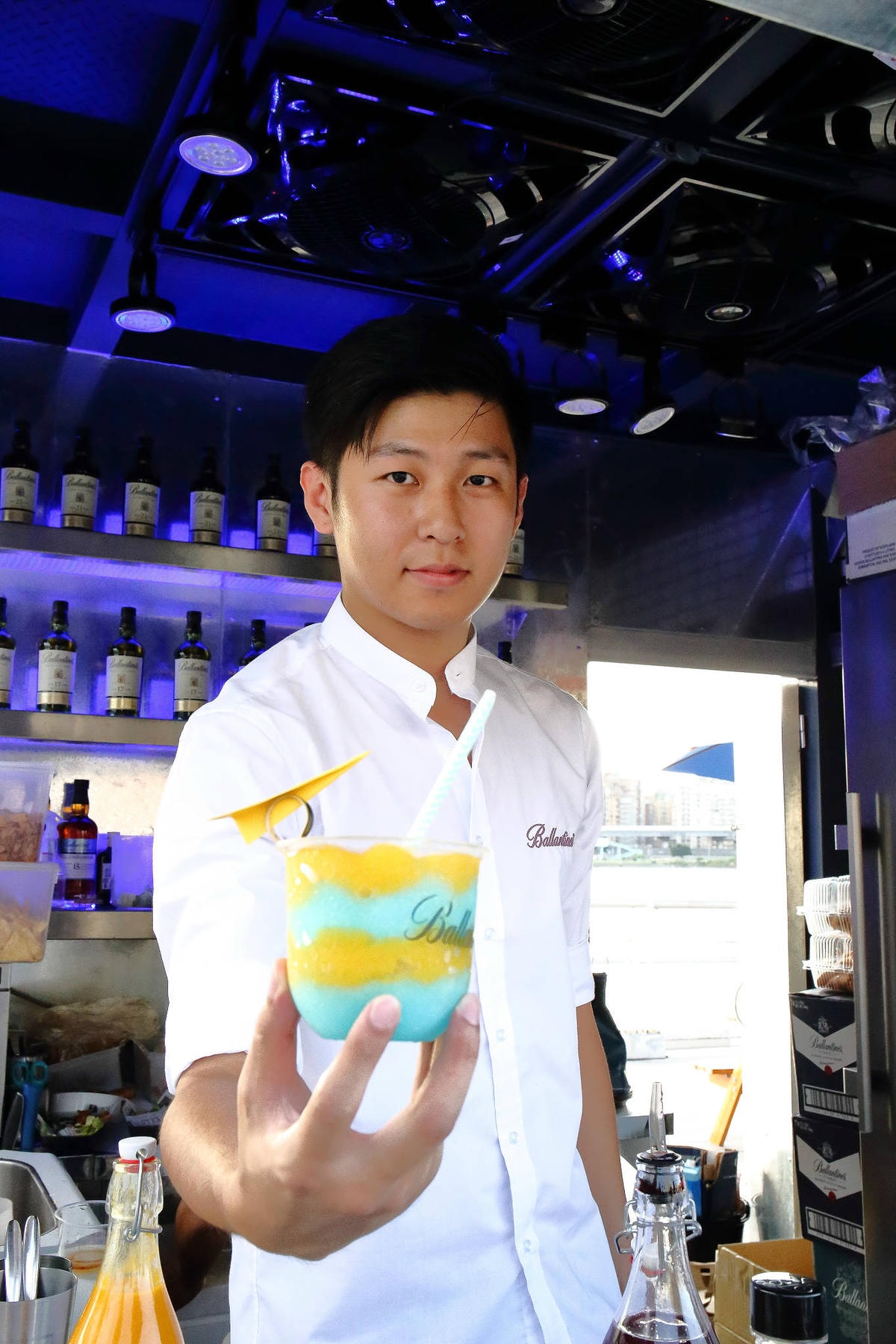 【食。台北】百齡罈BHouse〜大稻埕「pier5貨櫃市集」打卡熱門新景點!全台最高顏值酒吧,在北台灣最美河岸,美酒、美景環繞享受完美的一夜