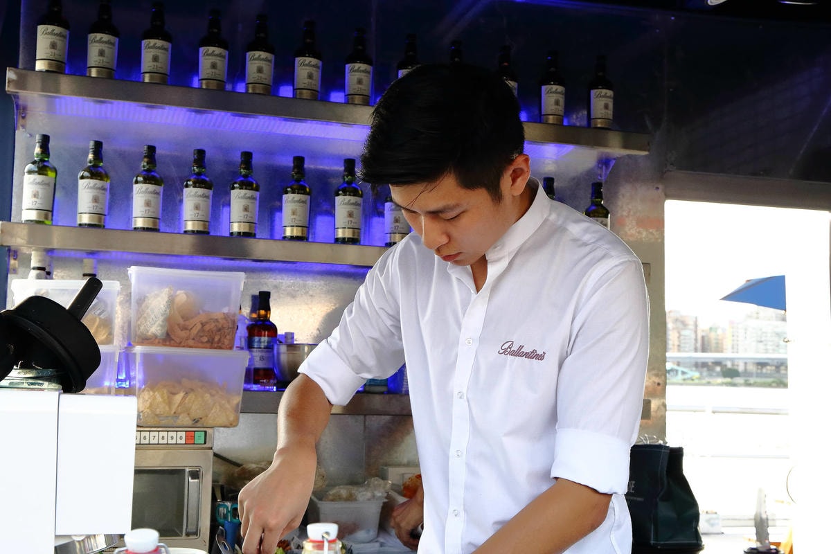 【食。台北】百齡罈BHouse〜大稻埕「pier5貨櫃市集」打卡熱門新景點!全台最高顏值酒吧,在北台灣最美河岸,美酒、美景環繞享受完美的一夜