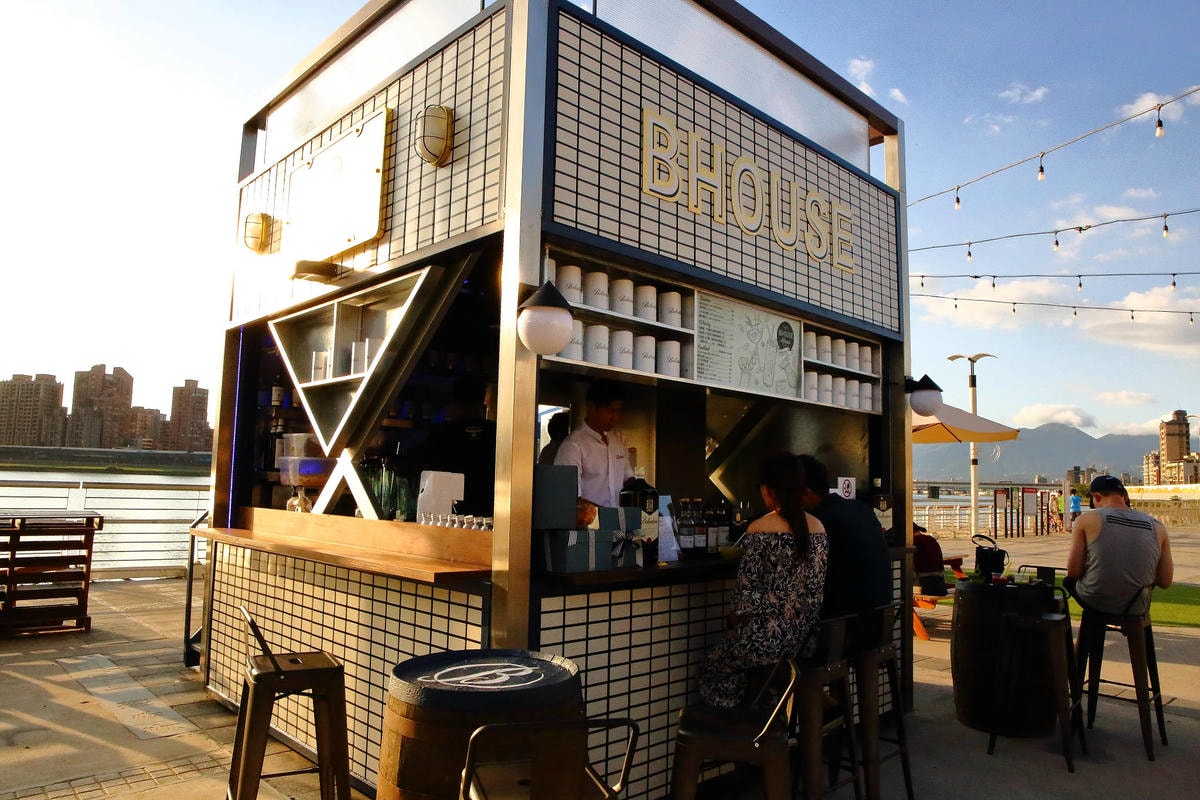 【食。台北】百齡罈BHouse〜大稻埕「pier5貨櫃市集」打卡熱門新景點!全台最高顏值酒吧,在北台灣最美河岸,美酒、美景環繞享受完美的一夜