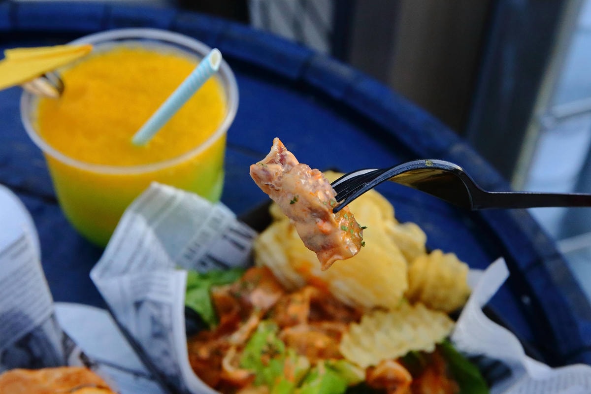 【食。台北】百齡罈BHouse〜大稻埕「pier5貨櫃市集」打卡熱門新景點!全台最高顏值酒吧,在北台灣最美河岸,美酒、美景環繞享受完美的一夜