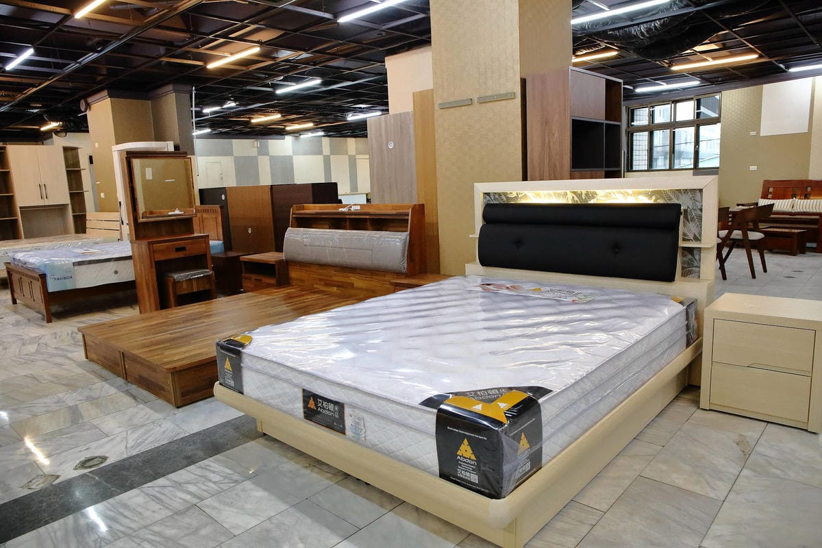 【新莊家具店推薦】億家具批發倉庫〜工廠直營、零售批發價‎、客