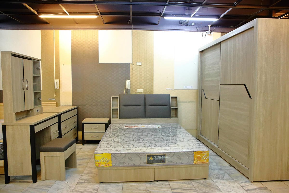 【新莊家具店推薦】億家具批發倉庫〜工廠直營、零售批發價‎、客