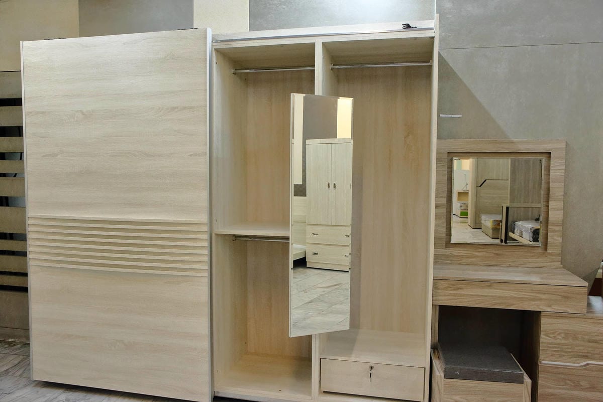 【新莊家具店推薦】億家具批發倉庫〜工廠直營、零售批發價‎、客