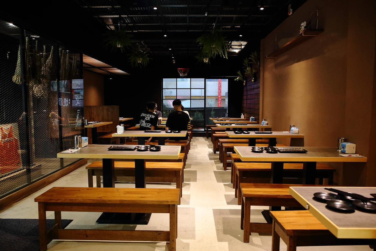 【食。萬華】串燒殿西門店〜平價串燒吃到飽首選！大口吃串燒不怕荷包大失血，不怕你點只怕你點到吃不下！