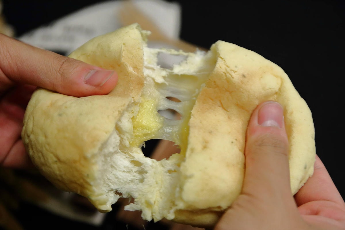 【食。新莊】許燕斌手作烘焙〜世界冠軍手作月餅陪你過中秋囉!經典伴手禮「岩炎手工餅」、「手工月餅」一次品嘗