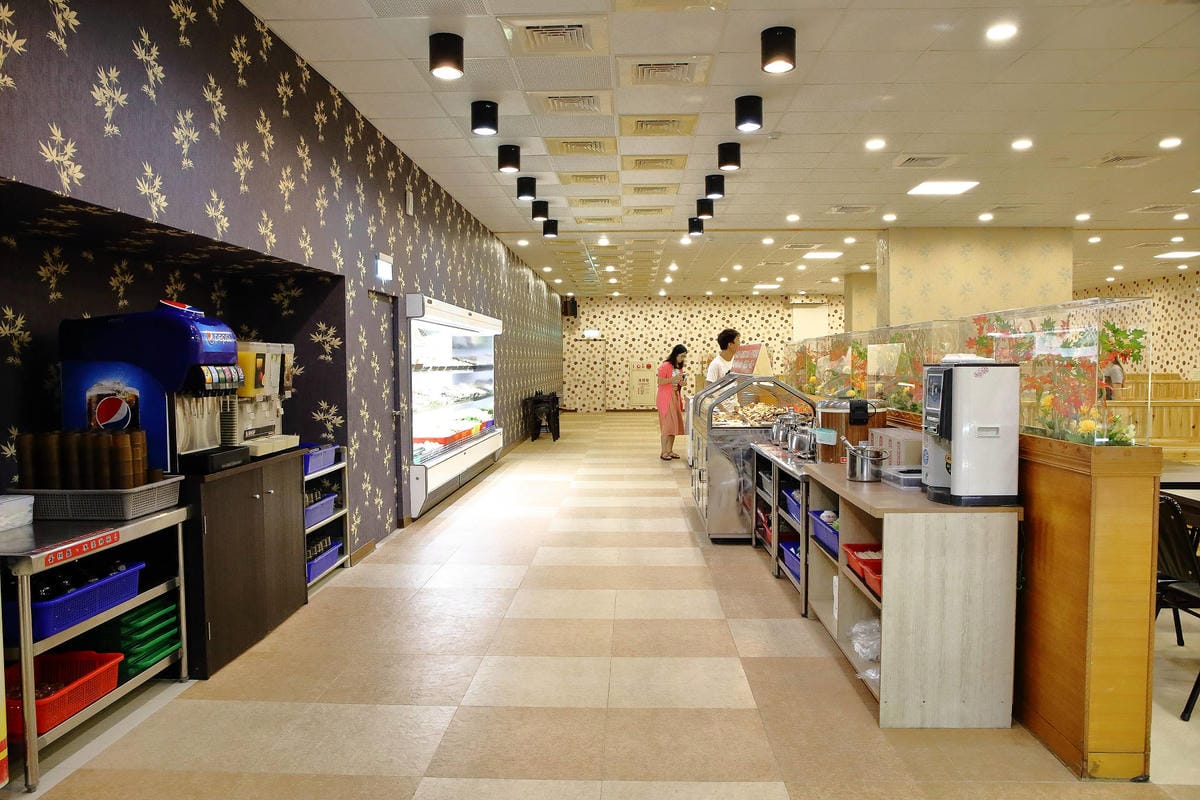 【食。楊梅】羊霸天下-楊梅總店〜老店重新開幕！在地人狂推的人氣火鍋店，羊肉爐/自助火鍋/吃到飽，羊筋羊髓道道入味，高C/P值無限吃到飽，一人只要$380！