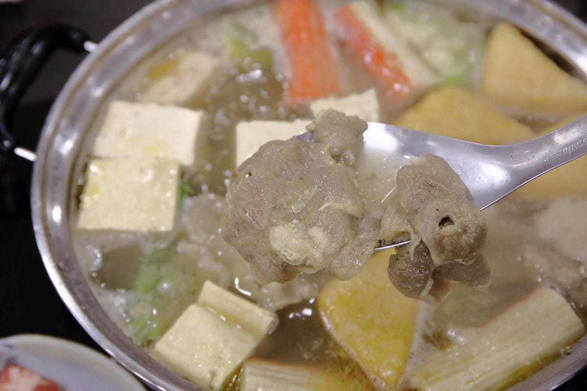 【食。楊梅】羊霸天下-楊梅總店〜老店重新開幕！在地人狂推的人氣火鍋店，羊肉爐/自助火鍋/吃到飽，羊筋羊髓道道入味，高C/P值無限吃到飽，一人只要$380！