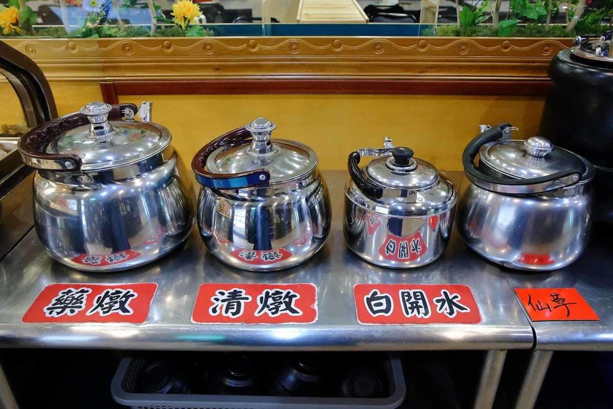 【食。楊梅】羊霸天下-楊梅總店〜老店重新開幕！在地人狂推的人氣火鍋店，羊肉爐/自助火鍋/吃到飽，羊筋羊髓道道入味，高C/P值無限吃到飽，一人只要$380！