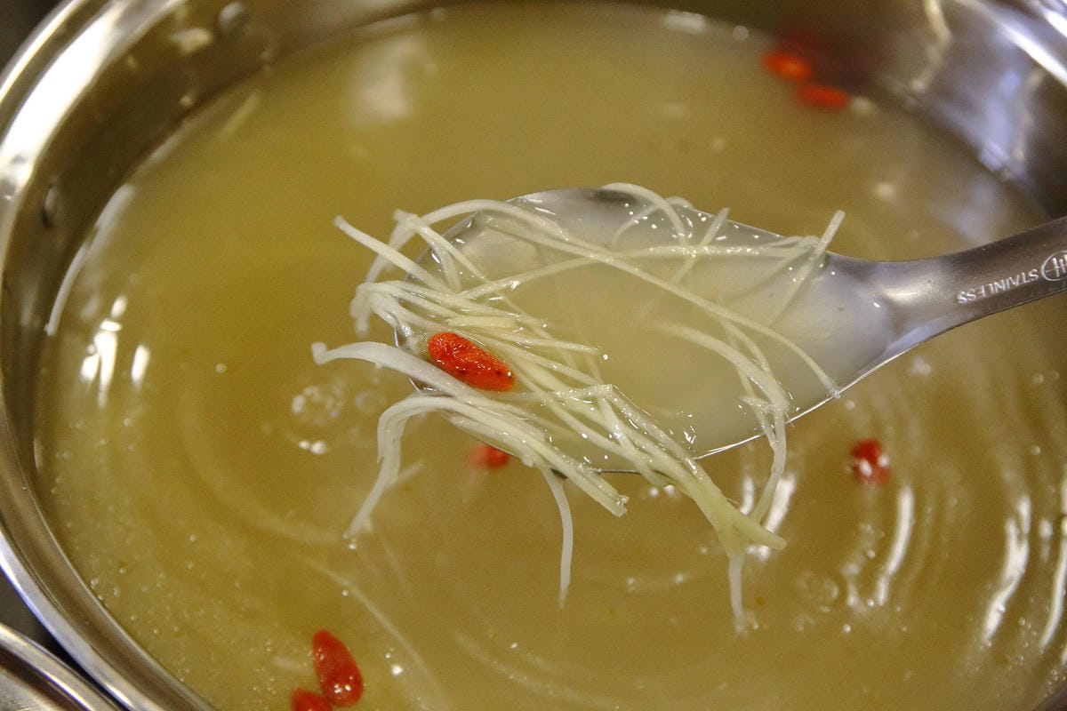 【食。楊梅】羊霸天下-楊梅總店〜老店重新開幕！在地人狂推的人氣火鍋店，羊肉爐/自助火鍋/吃到飽，羊筋羊髓道道入味，高C/P值無限吃到飽，一人只要$380！