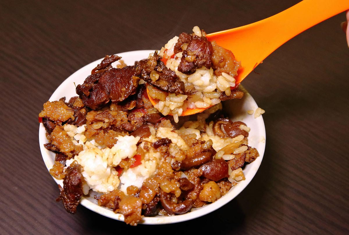 【食。楊梅】羊霸天下-楊梅總店〜老店重新開幕！在地人狂推的人氣火鍋店，羊肉爐/自助火鍋/吃到飽，羊筋羊髓道道入味，高C/P值無限吃到飽，一人只要$380！