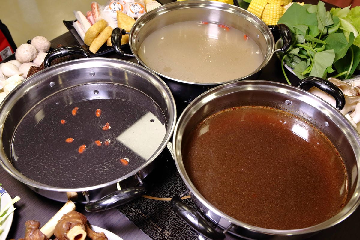 【食。楊梅】羊霸天下-楊梅總店〜老店重新開幕！在地人狂推的人氣火鍋店，羊肉爐/自助火鍋/吃到飽，羊筋羊髓道道入味，高C/P值無限吃到飽，一人只要$380！