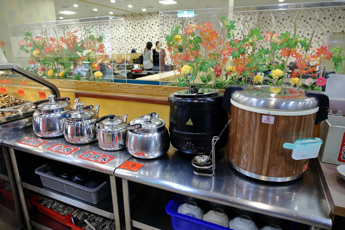 【食。楊梅】羊霸天下-楊梅總店〜老店重新開幕！在地人狂推的人氣火鍋店，羊肉爐/自助火鍋/吃到飽，羊筋羊髓道道入味，高C/P值無限吃到飽，一人只要$380！