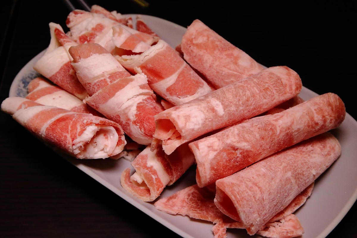 【食。楊梅】羊霸天下-楊梅總店〜老店重新開幕！在地人狂推的人氣火鍋店，羊肉爐/自助火鍋/吃到飽，羊筋羊髓道道入味，高C/P值無限吃到飽，一人只要$380！