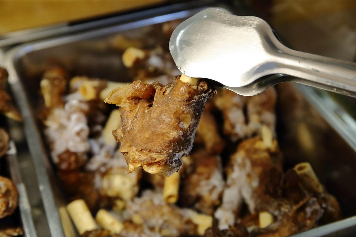 【食。楊梅】羊霸天下-楊梅總店〜老店重新開幕！在地人狂推的人氣火鍋店，羊肉爐/自助火鍋/吃到飽，羊筋羊髓道道入味，高C/P值無限吃到飽，一人只要$380！