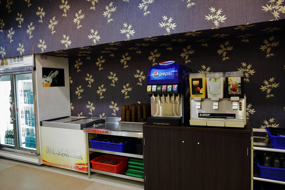 【食。楊梅】羊霸天下-楊梅總店〜老店重新開幕！在地人狂推的人氣火鍋店，羊肉爐/自助火鍋/吃到飽，羊筋羊髓道道入味，高C/P值無限吃到飽，一人只要$380！