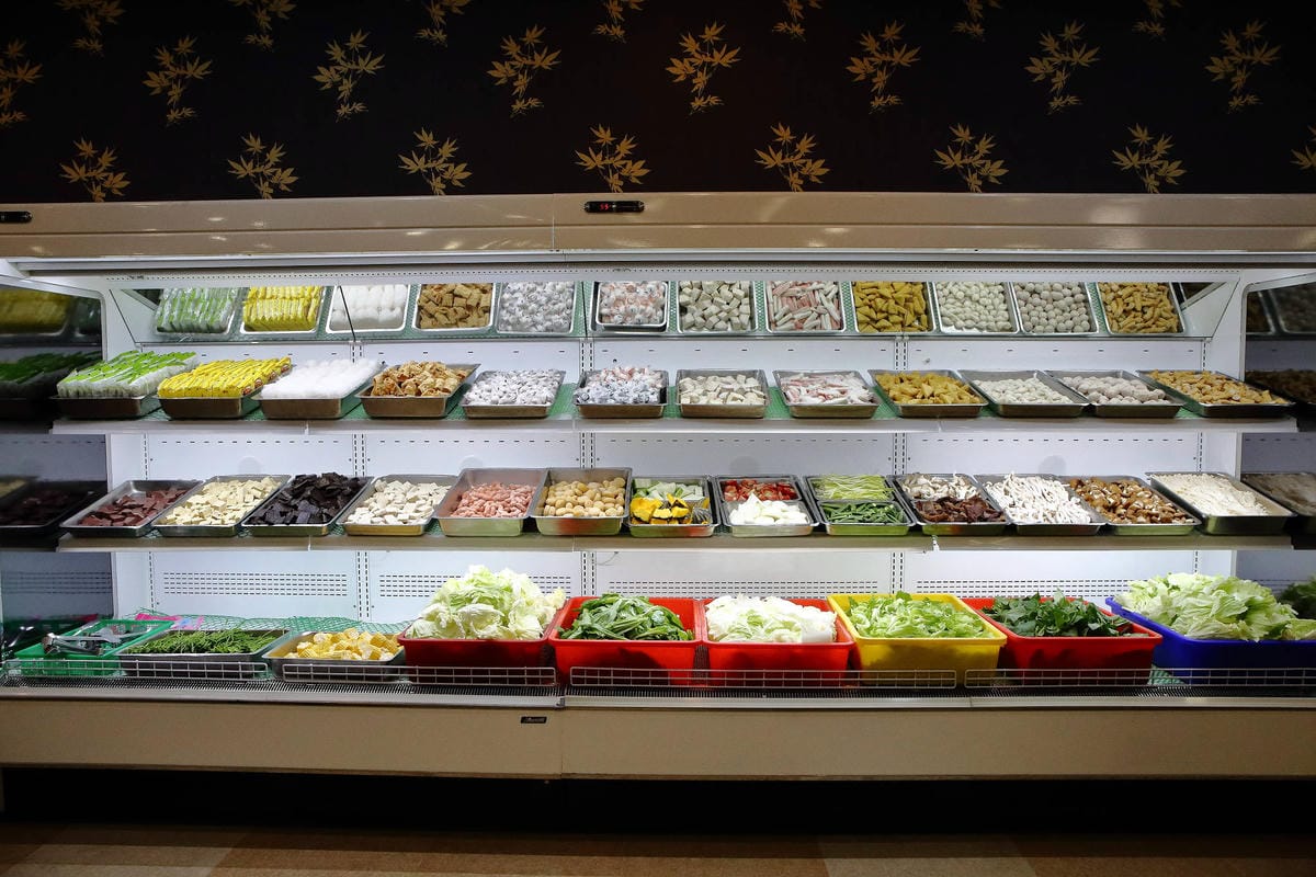 【食。楊梅】羊霸天下-楊梅總店〜老店重新開幕！在地人狂推的人氣火鍋店，羊肉爐/自助火鍋/吃到飽，羊筋羊髓道道入味，高C/P值無限吃到飽，一人只要$380！