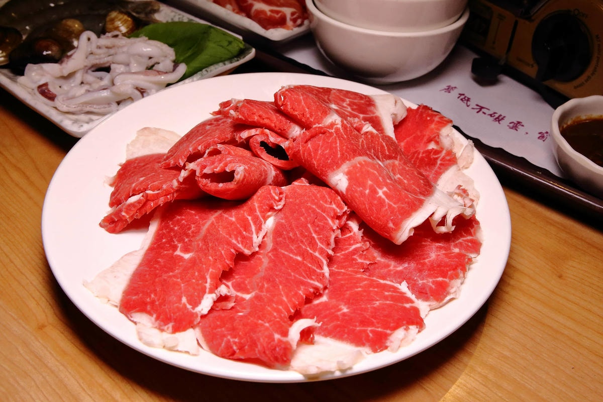 【食。桃園】端陽邀月複合式餐廳〜桃園聚會聚餐。專屬自己包廂,乾冰系調酒、中式套餐、火鍋,平價美食任你選,不噴錢的好氣氛餐廳