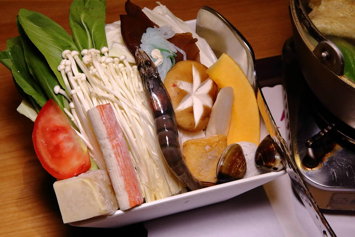 【食。桃園】端陽邀月複合式餐廳〜桃園聚會聚餐。專屬自己包廂,乾冰系調酒、中式套餐、火鍋,平價美食任你選,不噴錢的好氣氛餐廳