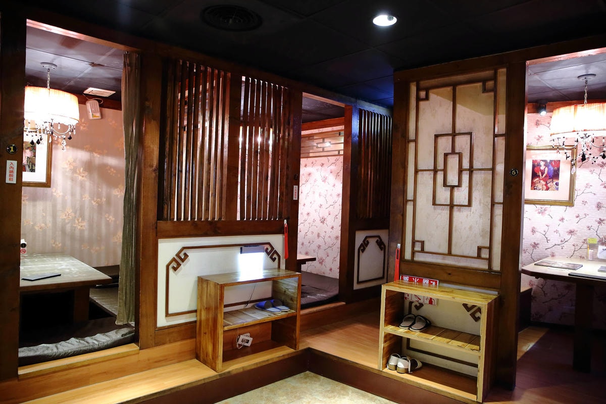 【食。桃園】端陽邀月複合式餐廳〜桃園聚會聚餐。專屬自己包廂,乾冰系調酒、中式套餐、火鍋,平價美食任你選,不噴錢的好氣氛餐廳