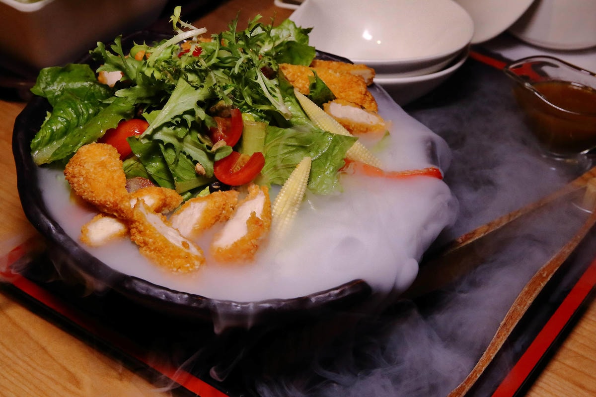 【食。桃園】端陽邀月複合式餐廳〜桃園聚會聚餐。專屬自己包廂,乾冰系調酒、中式套餐、火鍋,平價美食任你選,不噴錢的好氣氛餐廳