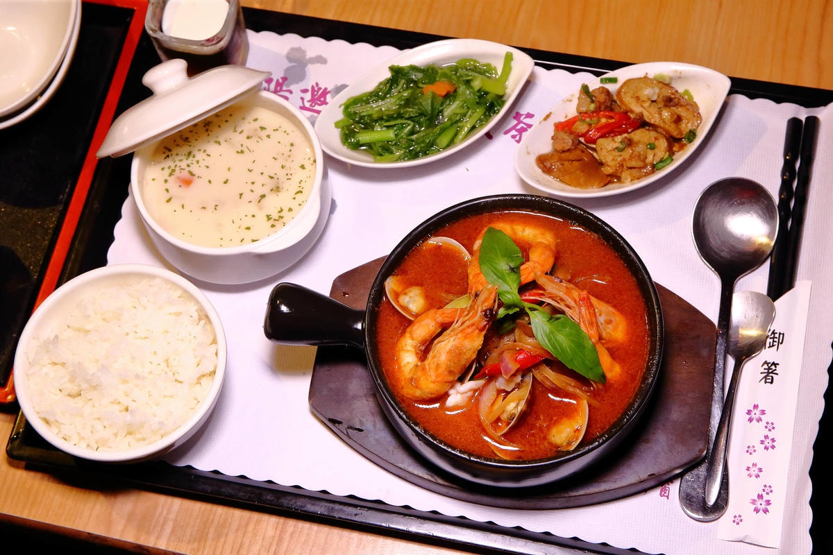 【食。桃園】端陽邀月複合式餐廳〜桃園聚會聚餐。專屬自己包廂,乾冰系調酒、中式套餐、火鍋,平價美食任你選,不噴錢的好氣氛餐廳