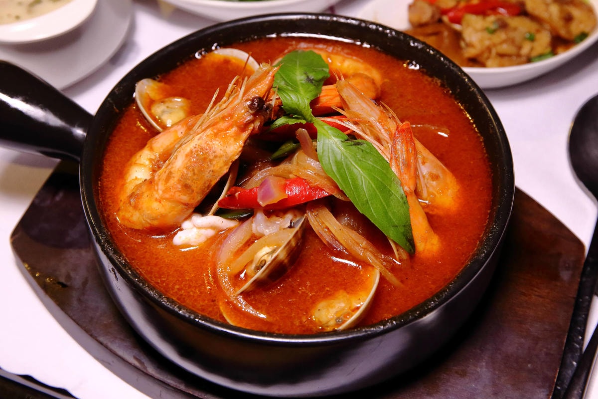 【食。桃園】端陽邀月複合式餐廳〜桃園聚會聚餐。專屬自己包廂,乾冰系調酒、中式套餐、火鍋,平價美食任你選,不噴錢的好氣氛餐廳