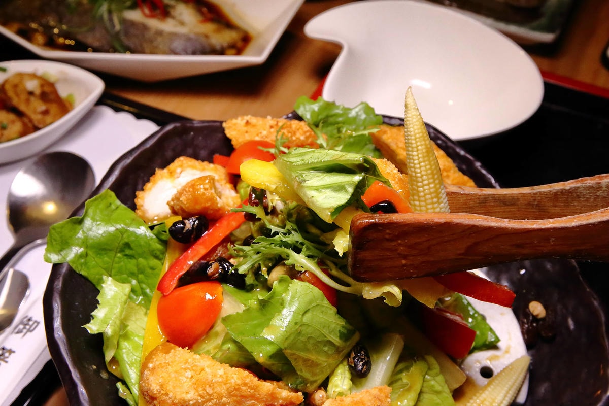 【食。桃園】端陽邀月複合式餐廳〜桃園聚會聚餐。專屬自己包廂,乾冰系調酒、中式套餐、火鍋,平價美食任你選,不噴錢的好氣氛餐廳