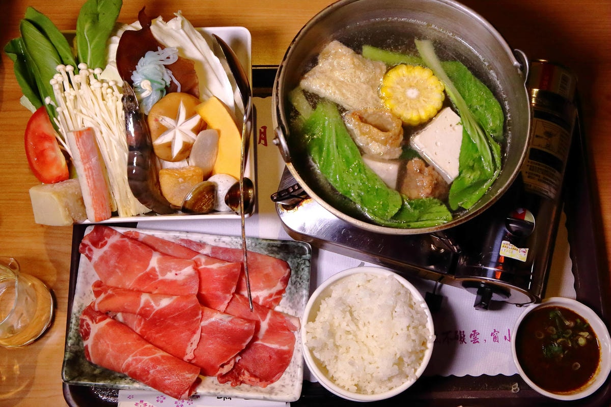 【食。桃園】端陽邀月複合式餐廳〜桃園聚會聚餐。專屬自己包廂,乾冰系調酒、中式套餐、火鍋,平價美食任你選,不噴錢的好氣氛餐廳