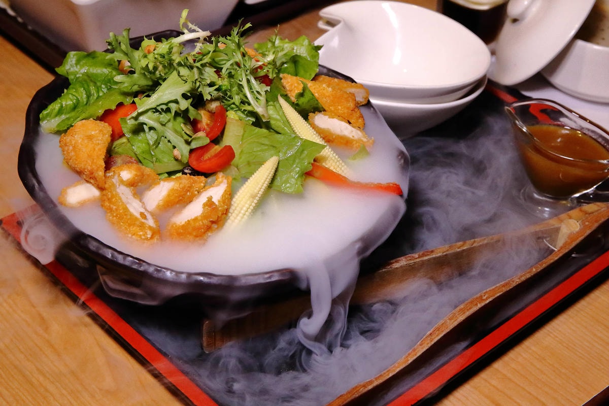 【食。桃園】端陽邀月複合式餐廳〜桃園聚會聚餐。專屬自己包廂,乾冰系調酒、中式套餐、火鍋,平價美食任你選,不噴錢的好氣氛餐廳