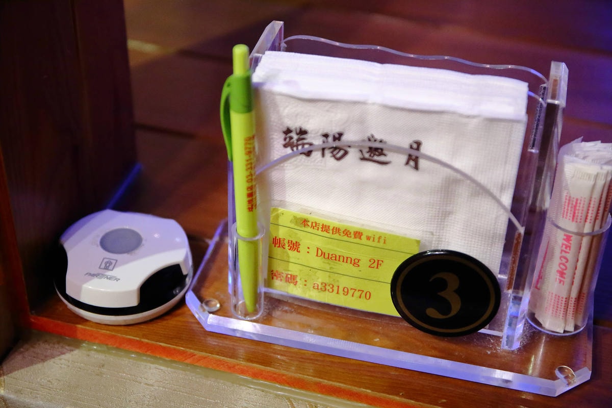 【食。桃園】端陽邀月複合式餐廳〜桃園聚會聚餐。專屬自己包廂,乾冰系調酒、中式套餐、火鍋,平價美食任你選,不噴錢的好氣氛餐廳