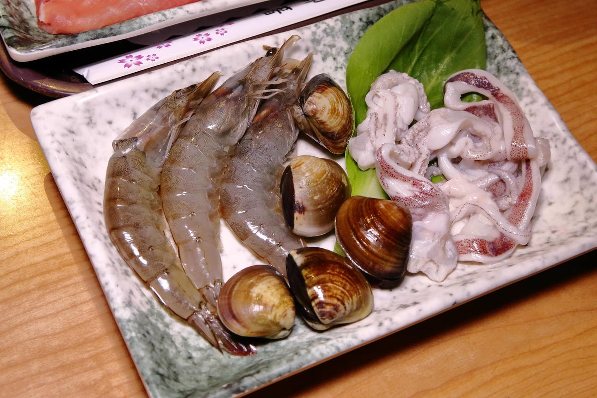 【食。桃園】端陽邀月複合式餐廳〜桃園聚會聚餐。專屬自己包廂,乾冰系調酒、中式套餐、火鍋,平價美食任你選,不噴錢的好氣氛餐廳