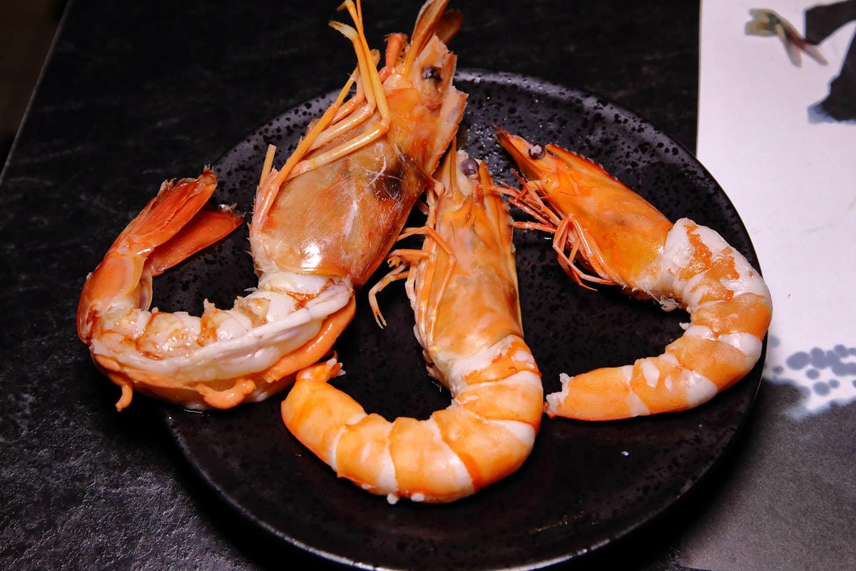 【食。板橋】武鶴 和牛火鍋 板橋館前〜板橋和牛火鍋推薦。「沒有最狂，只有更狂」，12OZ日本和牛+海鮮船只要2000多，吃過一次就回不去的好味道！