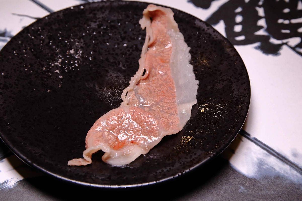 【食。板橋】武鶴 和牛火鍋 板橋館前〜板橋和牛火鍋推薦。「沒有最狂，只有更狂」，12OZ日本和牛+海鮮船只要2000多，吃過一次就回不去的好味道！