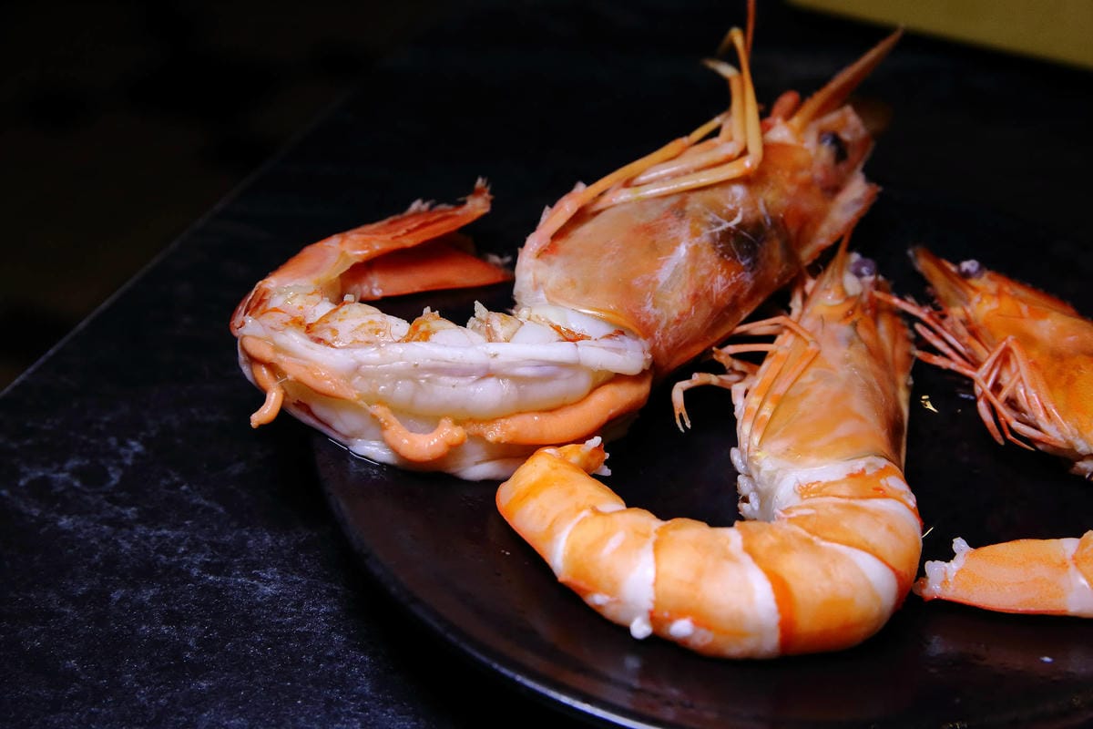 【食。板橋】武鶴 和牛火鍋 板橋館前〜板橋和牛火鍋推薦。「沒有最狂，只有更狂」，12OZ日本和牛+海鮮船只要2000多，吃過一次就回不去的好味道！